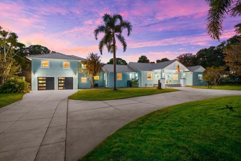 House in Tarpon Springs, Florida 3 bedrooms, 303.98 sq.m. № 1919409 - photo 19