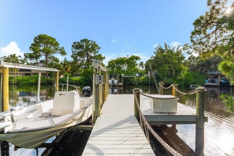 House in Tarpon Springs, Florida 3 bedrooms, 303.98 sq.m. № 1919409 - photo 12
