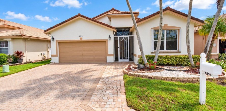 House in Boynton Beach, Florida 3 bedrooms, 182.27 sq.m. № 2394634