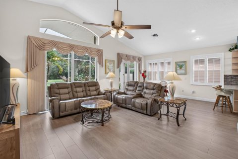 House in Boynton Beach, Florida 3 bedrooms, 182.27 sq.m. № 2394634 - photo 15