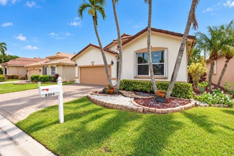 House in Boynton Beach, Florida 3 bedrooms, 182.27 sq.m. № 2394634 - photo 2