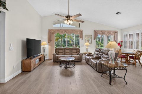 House in Boynton Beach, Florida 3 bedrooms, 182.27 sq.m. № 2394634 - photo 14