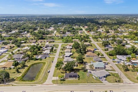 House in Port Charlotte, Florida 3 bedrooms, 192.12 sq.m. № 1766006 - photo 6