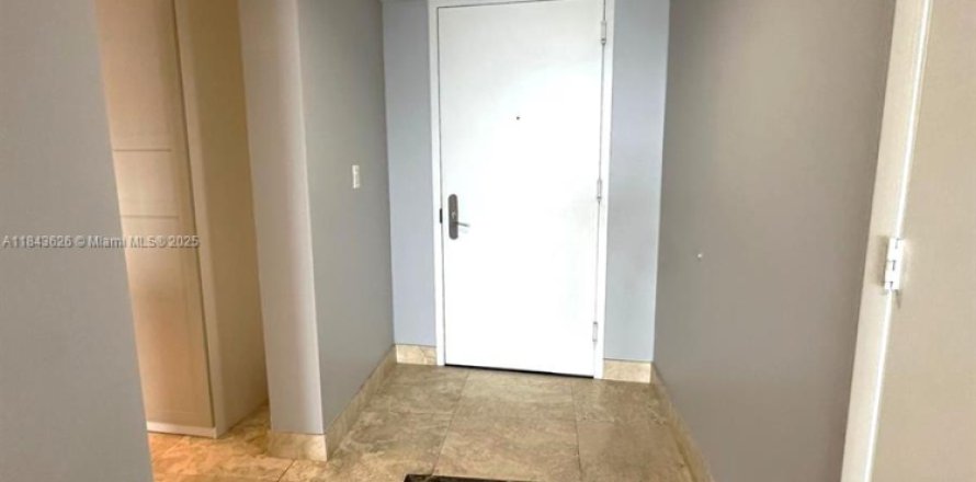 Condominio en Hallandale Beach, Florida, 3 dormitorios № 1850494