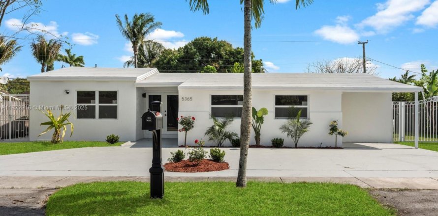 House in Miami, Florida 5 bedrooms, 204.38 sq.m. № 1896031
