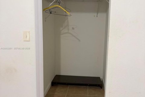 Appartement à louer à Hollywood, Floride: 1 chambre, 469.9 m2 № 2066593 - photo 3