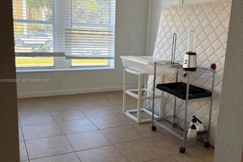 Appartement à louer à Hollywood, Floride: 1 chambre, 469.9 m2 № 2066593 - photo 9