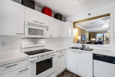 Condominio en venta en Bradenton, Florida, 1 dormitorio, 92.72 m2 № 2215582 - foto 10