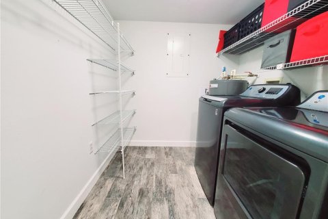 Condominio en venta en Bradenton, Florida, 1 dormitorio, 92.72 m2 № 2215582 - foto 5