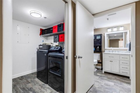 Condominio en venta en Bradenton, Florida, 1 dormitorio, 92.72 m2 № 2215582 - foto 3