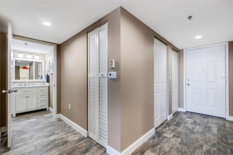 Condominio en venta en Bradenton, Florida, 1 dormitorio, 92.72 m2 № 2215582 - foto 2
