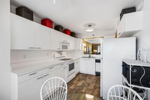 Condominio en venta en Bradenton, Florida, 1 dormitorio, 92.72 m2 № 2215582 - foto 14