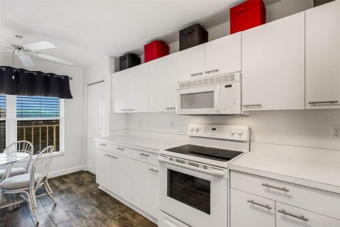 Condominio en venta en Bradenton, Florida, 1 dormitorio, 92.72 m2 № 2215582 - foto 11