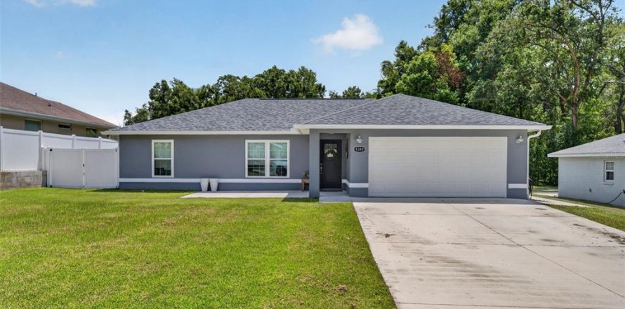 Villa ou maison à Summerfield, Floride 3 chambres, 118.91 m2 № 2298373