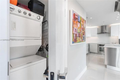Condominio en venta en Miami, Florida, 2 dormitorios, 180.69 m2 № 2339910 - foto 15