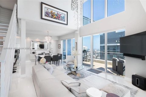 Condominio en venta en Miami, Florida, 2 dormitorios, 180.69 m2 № 2339910 - foto 3