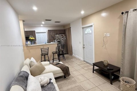 House in West Park, Florida 3 bedrooms, 104.05 sq.m. № 1712171 - photo 2