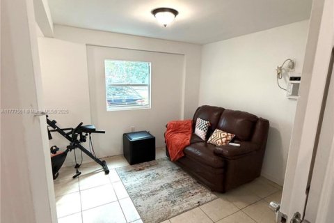 House in West Park, Florida 3 bedrooms, 104.05 sq.m. № 1712171 - photo 16