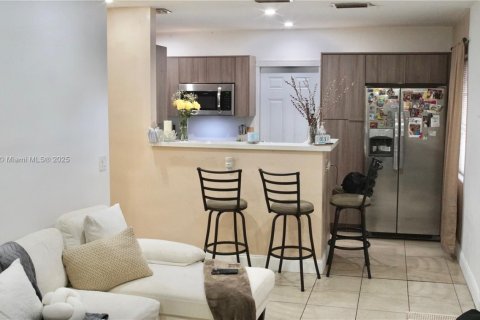 House in West Park, Florida 3 bedrooms, 104.05 sq.m. № 1712171 - photo 4