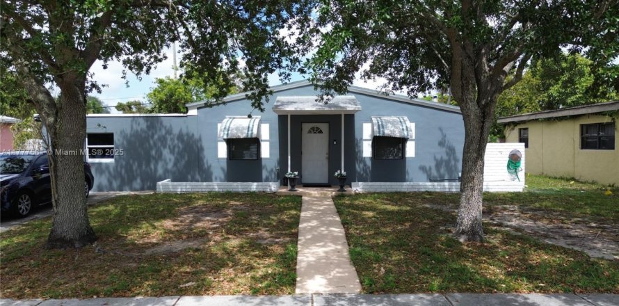 House in West Park, Florida 3 bedrooms, 104.05 sq.m. № 1712171