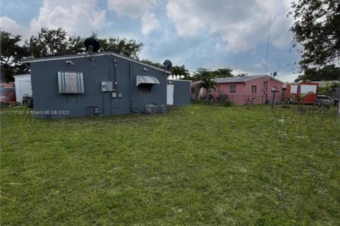 House in West Park, Florida 3 bedrooms, 104.05 sq.m. № 1712171 - photo 21