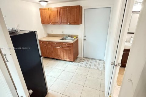 House in West Park, Florida 3 bedrooms, 104.05 sq.m. № 1712171 - photo 17