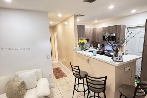 House in West Park, Florida 3 bedrooms, 104.05 sq.m. № 1712171 - photo 6