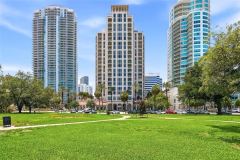 Condo à Saint Petersburg, Floride, 3 chambres  № 2286918