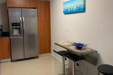 Condo in Hollywood, Florida, 1 bedroom  № 1888863 - photo 8