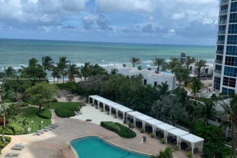 Condo in Hollywood, Florida, 1 bedroom  № 1888863 - photo 27