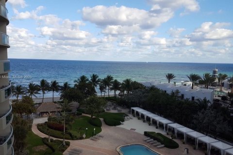 Condo in Hollywood, Florida, 1 bedroom  № 1888863 - photo 19