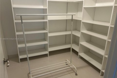 Copropriété à louer à Hallandale Beach, Floride: 1 chambre, 104.98 m2 № 1929504 - photo 8