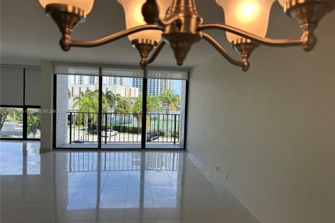Copropriété à louer à Hallandale Beach, Floride: 1 chambre, 104.98 m2 № 1929504 - photo 4