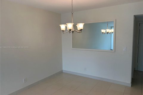 Copropriété à louer à Hallandale Beach, Floride: 1 chambre, 104.98 m2 № 1929504 - photo 3