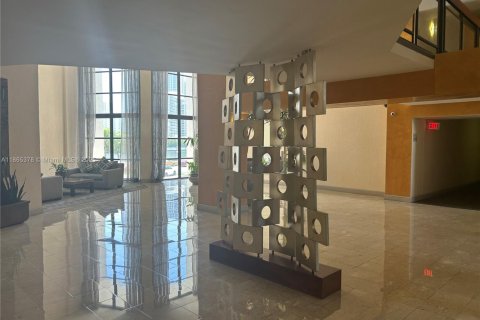 Copropriété à louer à Hallandale Beach, Floride: 1 chambre, 104.98 m2 № 1929504 - photo 13