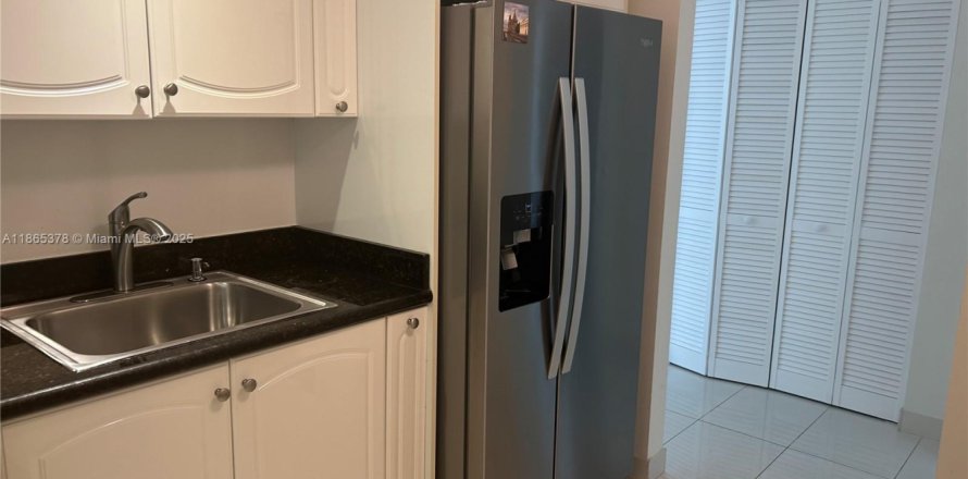 Condo à Hallandale Beach, Floride, 1 chambre  № 1929504