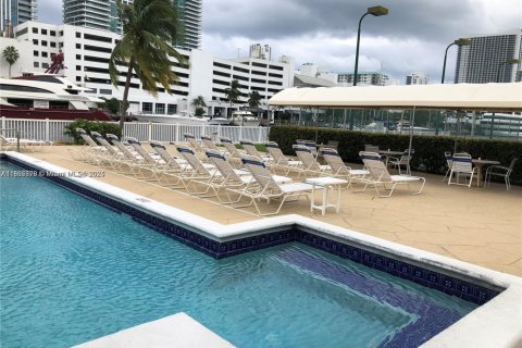 Copropriété à louer à Hallandale Beach, Floride: 1 chambre, 104.98 m2 № 1929504 - photo 22