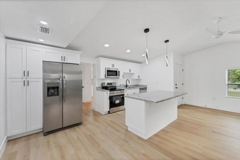 Villa ou maison à vendre à Sarasota, Floride: 4 chambres, 133.5 m2 № 1816853 - photo 7