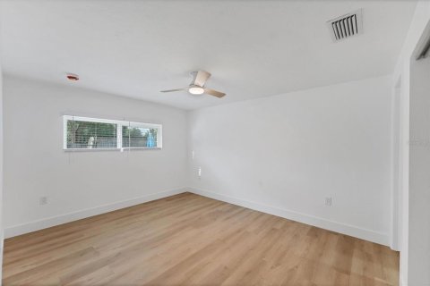 Villa ou maison à vendre à Sarasota, Floride: 4 chambres, 133.5 m2 № 1816853 - photo 15
