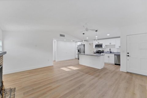 Villa ou maison à vendre à Sarasota, Floride: 4 chambres, 133.5 m2 № 1816853 - photo 5
