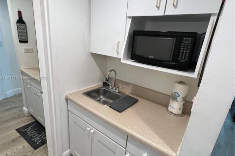 Condominio en venta en Miami Beach, Florida, 37.16 m2 № 1822252 - foto 9