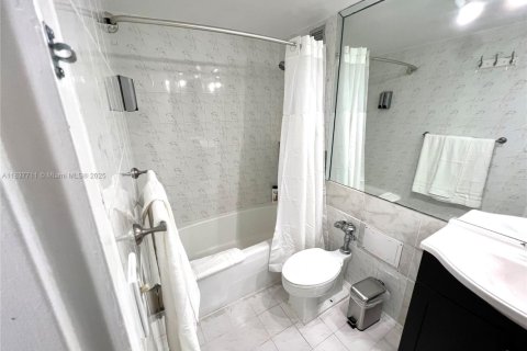 Condominio en venta en Miami Beach, Florida, 37.16 m2 № 1822252 - foto 10