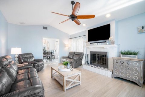 House in Apollo Beach, Florida 4 bedrooms, 266.82 sq.m. № 1619351 - photo 13