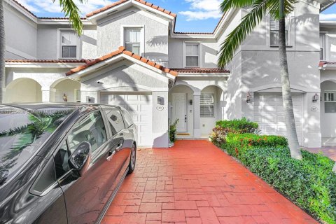 Touwnhouse à vendre à Miami, Floride: 3 chambres, 161.93 m2 № 1979671 - photo 5