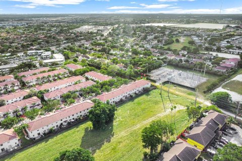 Touwnhouse à vendre à Miami, Floride: 3 chambres, 161.93 m2 № 1979671 - photo 17