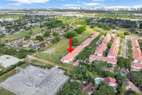 Touwnhouse à vendre à Miami, Floride: 3 chambres, 161.93 m2 № 1979671 - photo 14