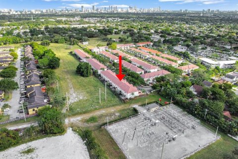 Touwnhouse à vendre à Miami, Floride: 3 chambres, 161.93 m2 № 1979671 - photo 16