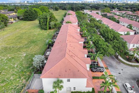 Touwnhouse à vendre à Miami, Floride: 3 chambres, 161.93 m2 № 1979671 - photo 27