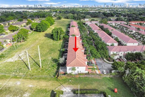 Touwnhouse à vendre à Miami, Floride: 3 chambres, 161.93 m2 № 1979671 - photo 23