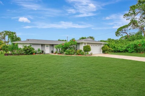 House in Venice, Florida 3 bedrooms, 146.32 sq.m. № 2366528